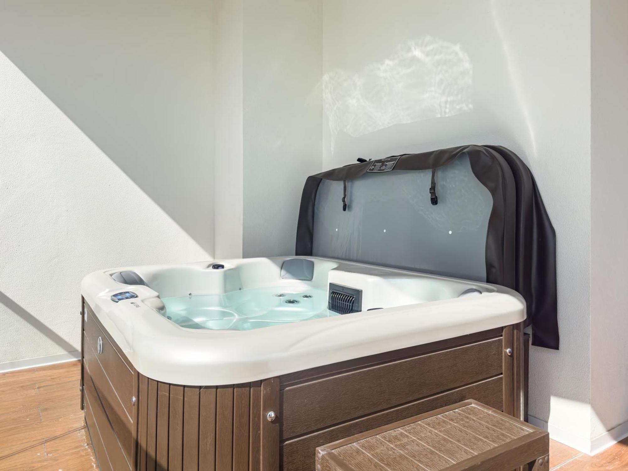 Huge Lux 1bhk In Prime Business Bay With Private Jacuzzi Apartment