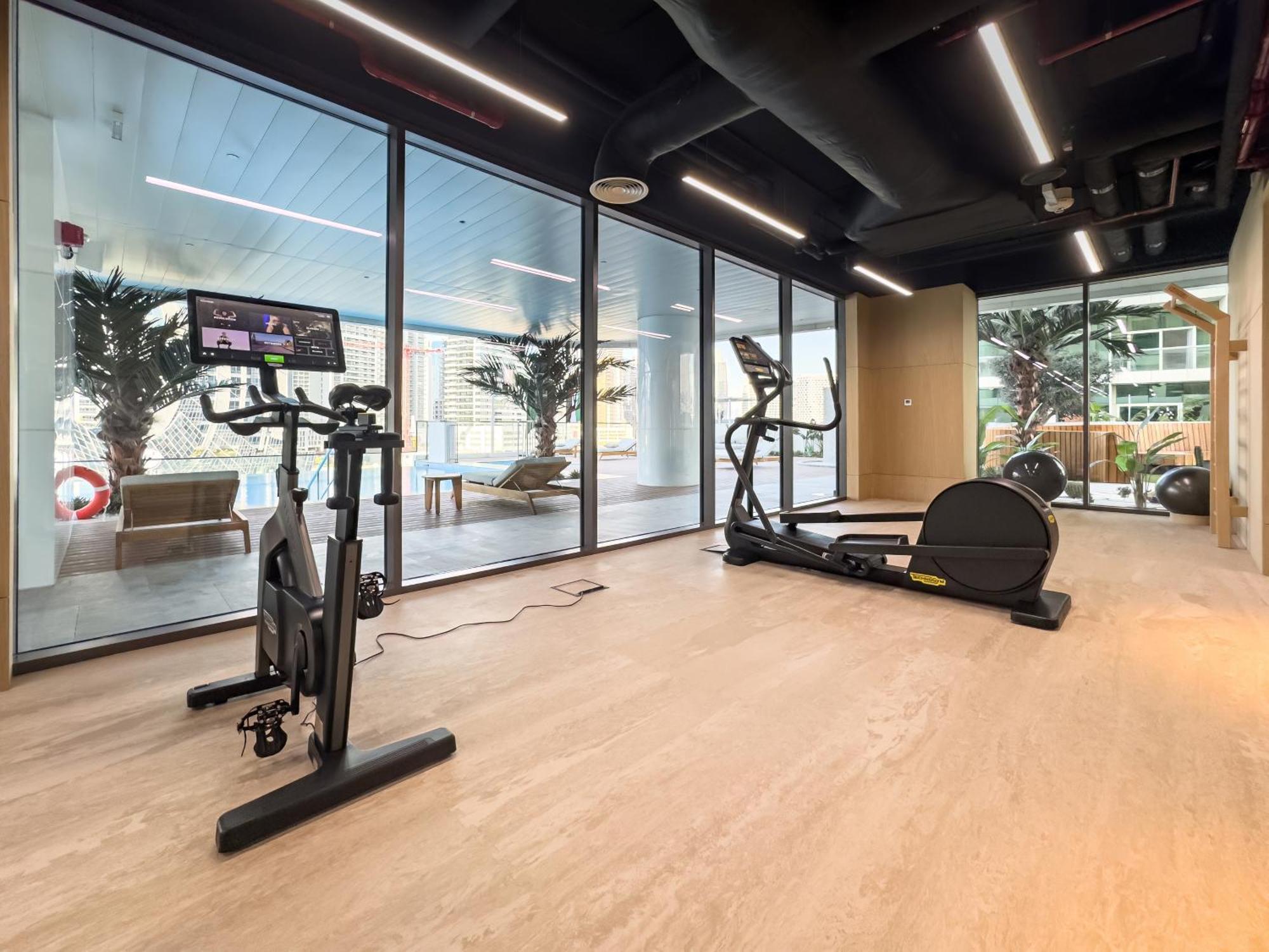 Huge Lux 1bhk In Prime Business Bay With Private Jacuzzi Dubai