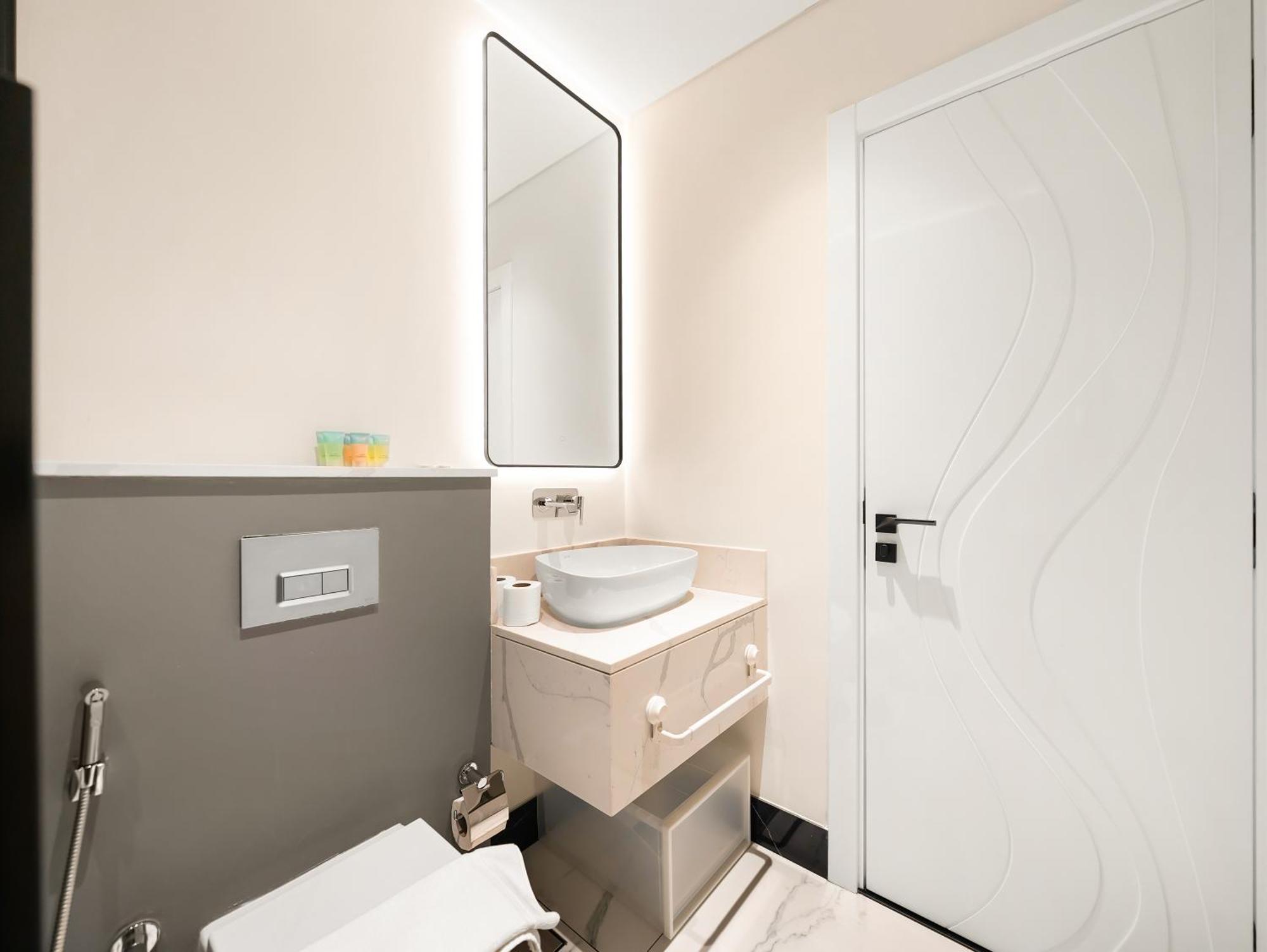 Huge Lux 1bhk In Prime Business Bay With Private Jacuzzi Apartment Dubai