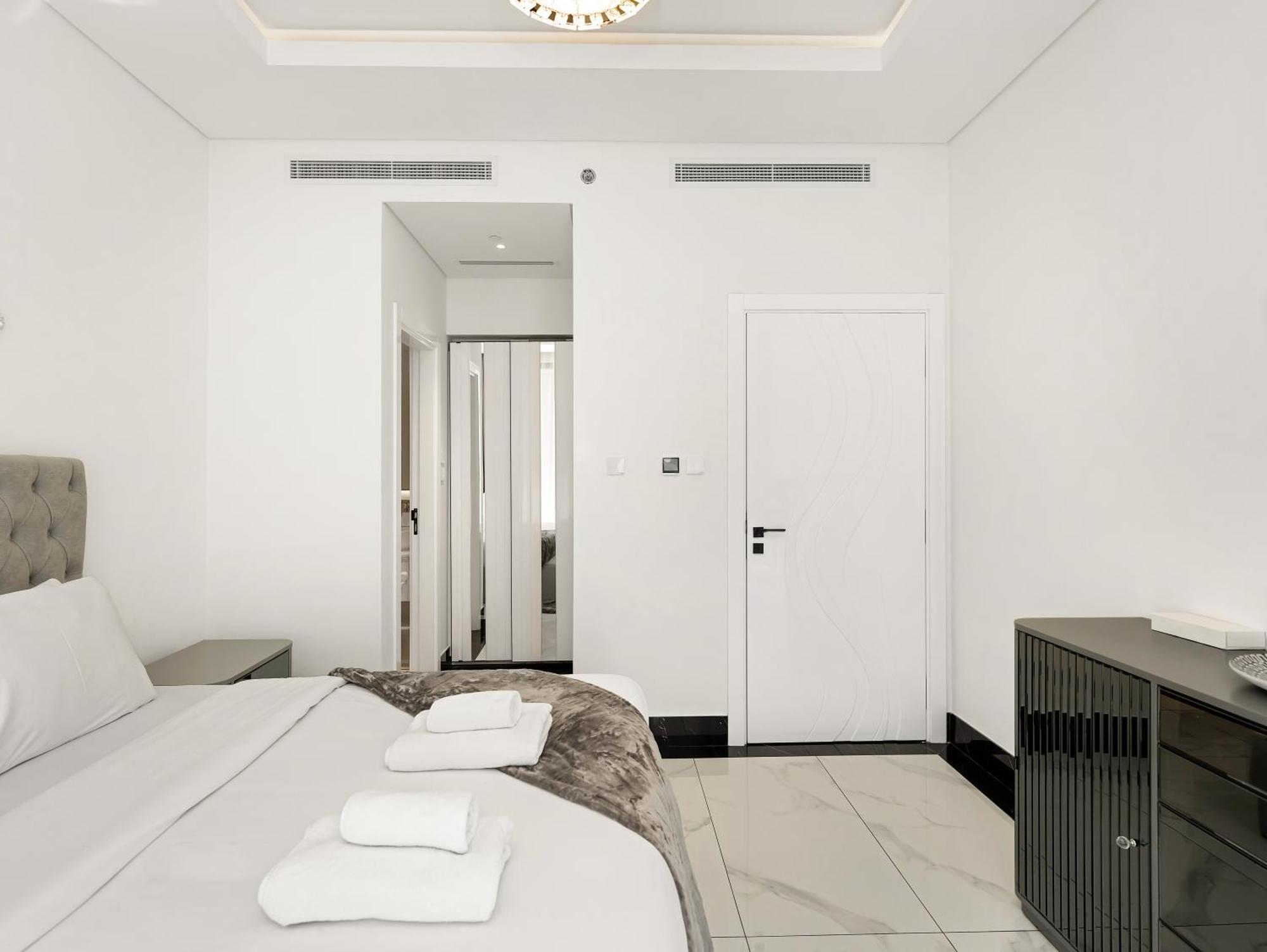 Huge Lux 1bhk In Prime Business Bay With Private Jacuzzi Dubai